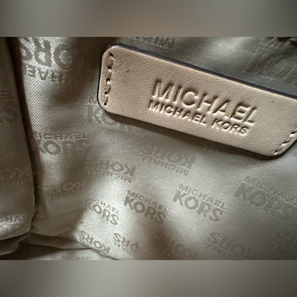 Michael Kors Jetset  Saffiano Leather Soft Satchel Purse Shoulder Handbag| NWT - Picture 4 of 14